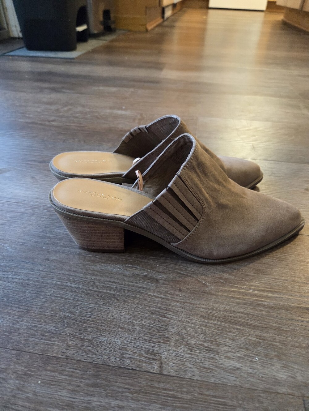 American Eagle Outfitters Taupe Suede Slip on Mule Heels Womens size 10 - Picture 5 of 9